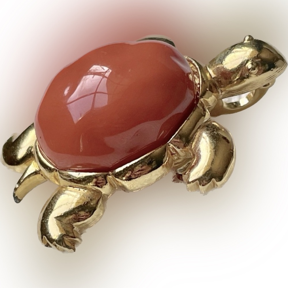 Vintage KENNETH JAY LANE (KJL)Domed Coral Cabochon Gold Turtle Brooch Pendant